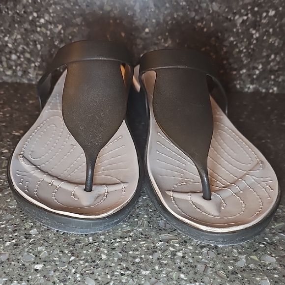 CROCS Women's Olive Green and Cream Thong Sandals - Picture 2 of 6